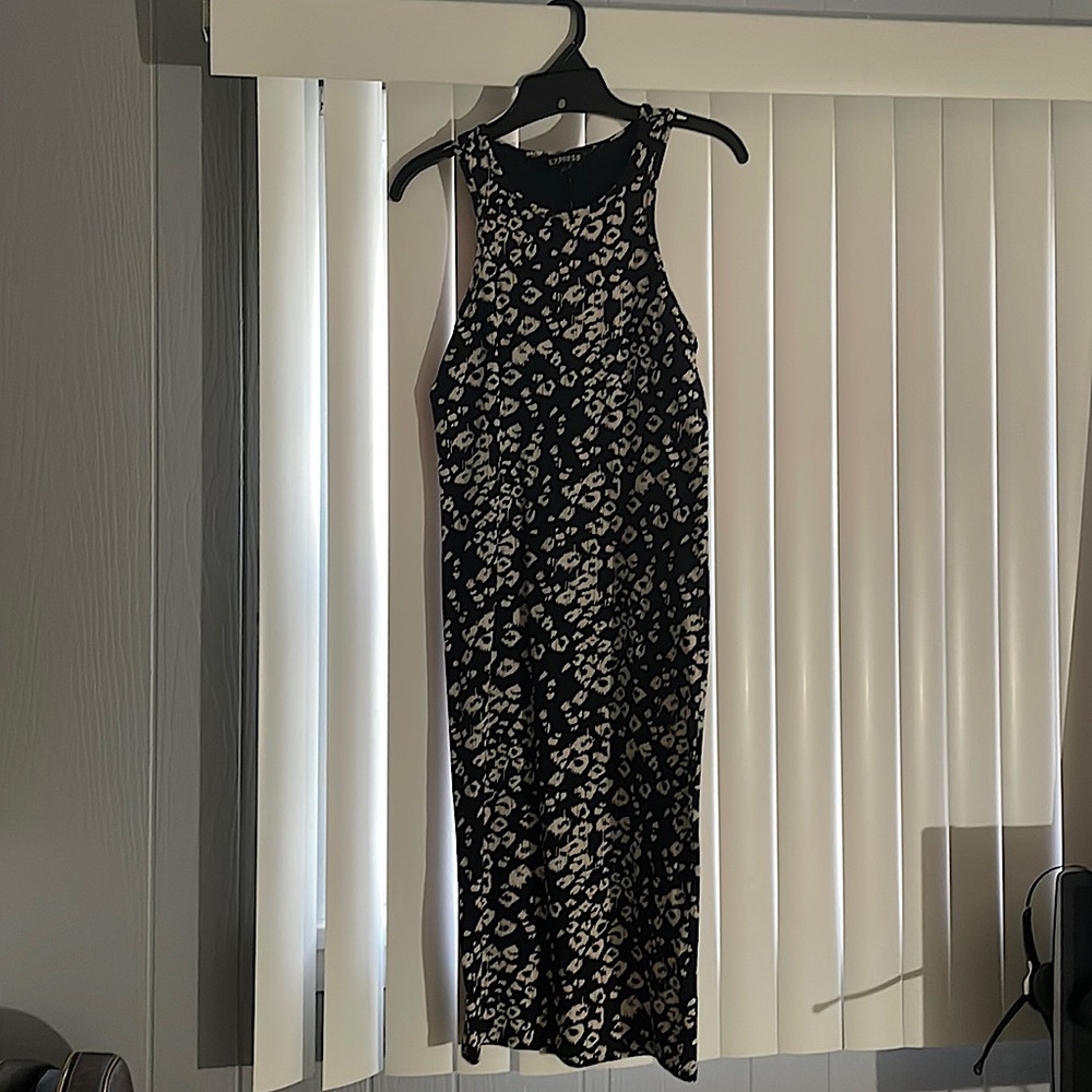 Long party dress only used once. In perfect condition size M